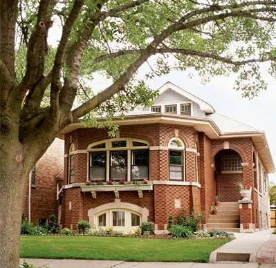 SOUTH SHORE HOME - CHICAGO OCTAGON-STYLE BUNGALOW - LOCATION UNKNOWN - WE HAD SOME IN SOUTH SHORE