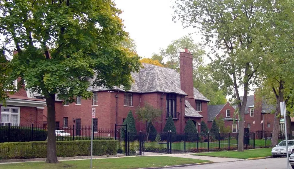 SOUTH SHORE RESIDENTIAL STREET - NAME UNKNOWN - BEAUTIFUL HOME - FROM CHICAGO NEIGHBORHOOD SITE