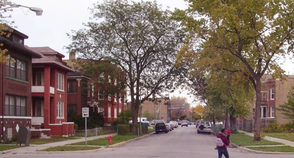 SOUTH SHORE RESIDENTIAL STREET - NAME UNKNOWN - HOUSES AND APARTMENTS - FROM CHICAGO NEIGHBORHOOD SITE