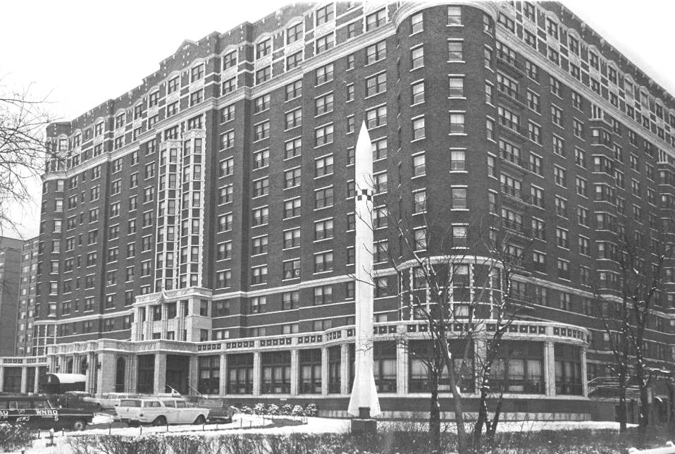 PHOTO - CHICAGO - FIFTH ARMY HEADQUARTERs - 51ST AND OUTER DRIVE - FORMER CHICAGO BEACH HOTEL - 1963