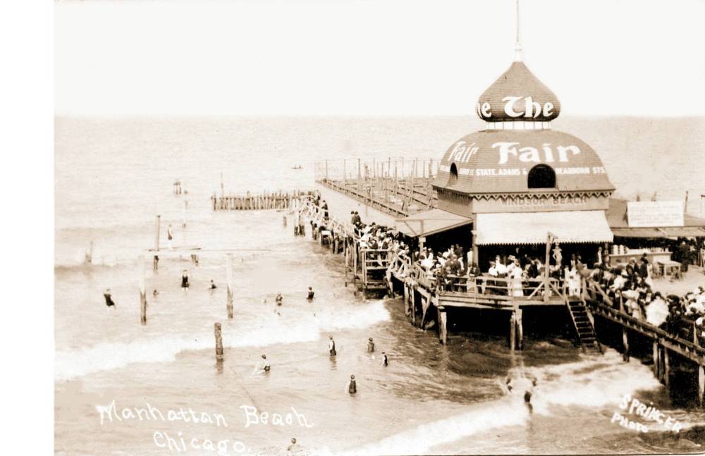 POSTCARD - CHICAGO - RAINBOW BEACH - CALLED MANHATTAN - NOTE THIS ACTUALLY WINDSOR BEACH SECTION - SIGN IS FOR FAIR STORE DOWNTOWN - EARLY