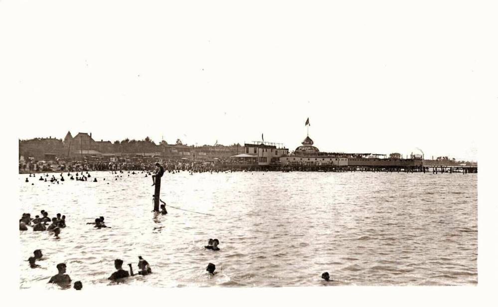 POSTCARD - CHICAGO - RAINBOW BEACH (THEN CALLED MANHATTAN BEACH) - LOOKING NW FROM WATER NEAR NICHOLS BEACH (PRIVATE) AT 77TH - 1908
